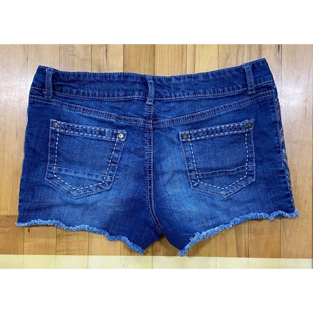 Maurices Embroidered Side Seam Denim‎ Shorts Dark Wash Cut Off Hem Size 11/12